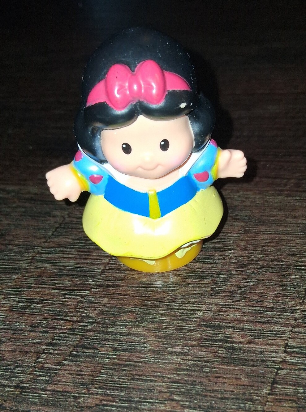 Fisher-Price Little People Disney Princess Snow White figure.